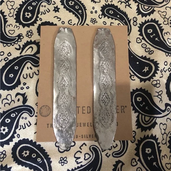 Twisted Silver earrings - Picture 3 of 7